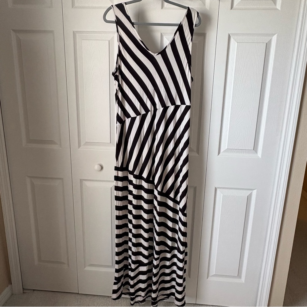 Striped maxi dress - sz18/20 - Picture 3 of 3